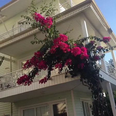 Pine Hill Marmaris * 이츠멜레르