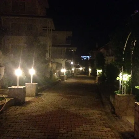 Pine Hill Marmaris 아파트호텔 이츠멜레르