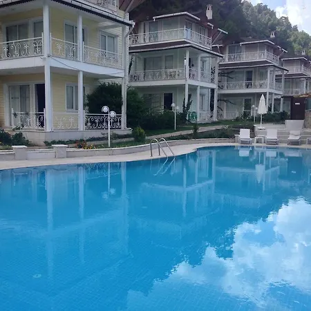 Pine Hill Marmaris 아파트호텔 이츠멜레르