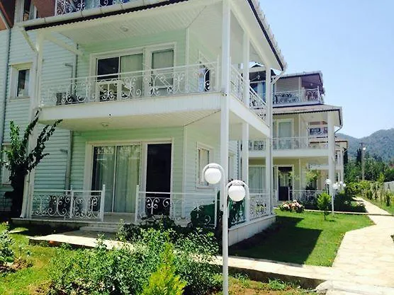 Ξενοδοχείο με διαμερίσματα Pine Hill Marmaris *