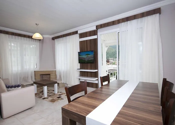 Ξενοδοχείο με διαμερίσματα Pine Hill Marmaris İcmeler